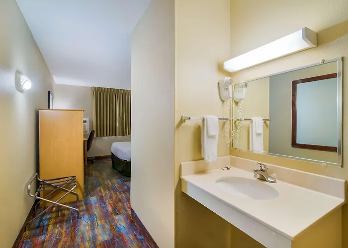 Americas Value Hotel Fargo